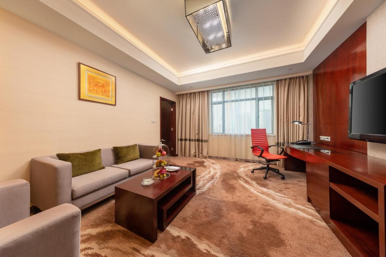 Crowne Plaza Foshan, An Ihg Hotel - Exclusive Bus Stations For Hksar Round-Trips Esterno foto